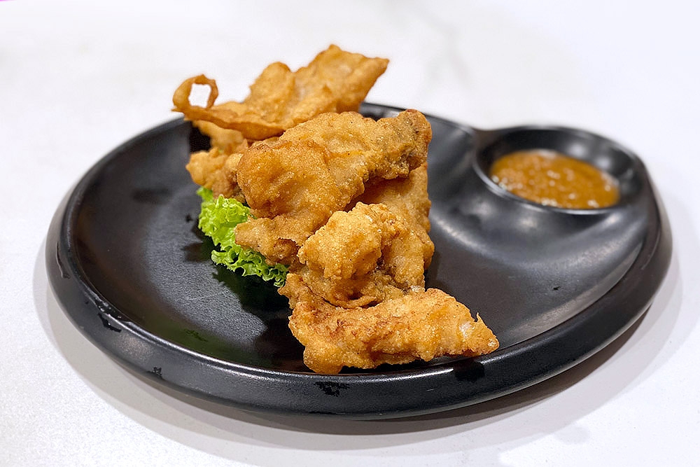 277847 Fried Prawn Paste Fish Slice. — Picture by CK Lim