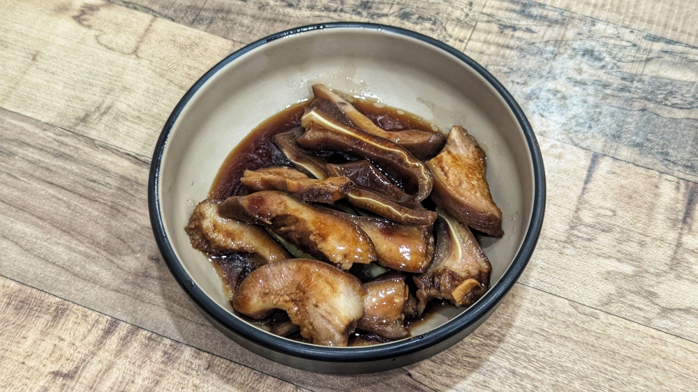 The braised pork ear/face contains slices from both parts, contrasting soft fat and snappy cartilage. — Picture by Ethan Lau