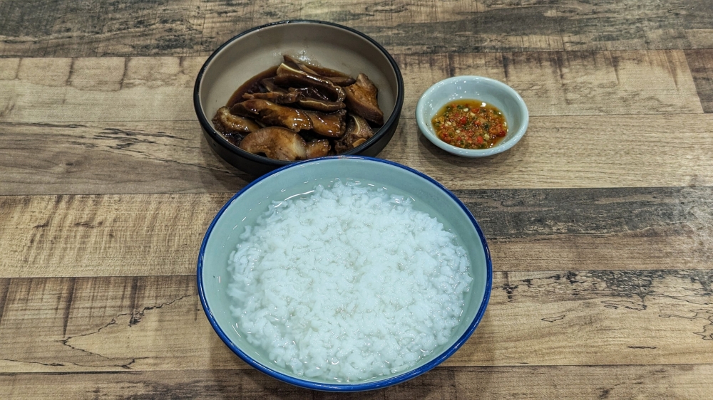 Plain, watery white porridge with braised pork ear/face, and the super sharp chilli sauce. — Picture by Ethan Lau
