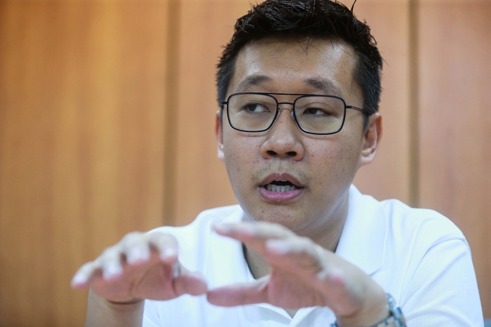 278508 Lucas Liow Poh Hooi speaks to Malay Mail during an interview at Performance Tyre Malaysia in Shah Alam. — Picture by Sayuti Zainudin