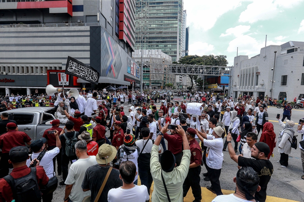 278857 People participate in the ‘Himpunan Melayu Berdaulat’ (Sovereign Malay Rally) in front of Sogo Kuala Lumpur May 24, 2025. — Picture by Sayuti Zainudin