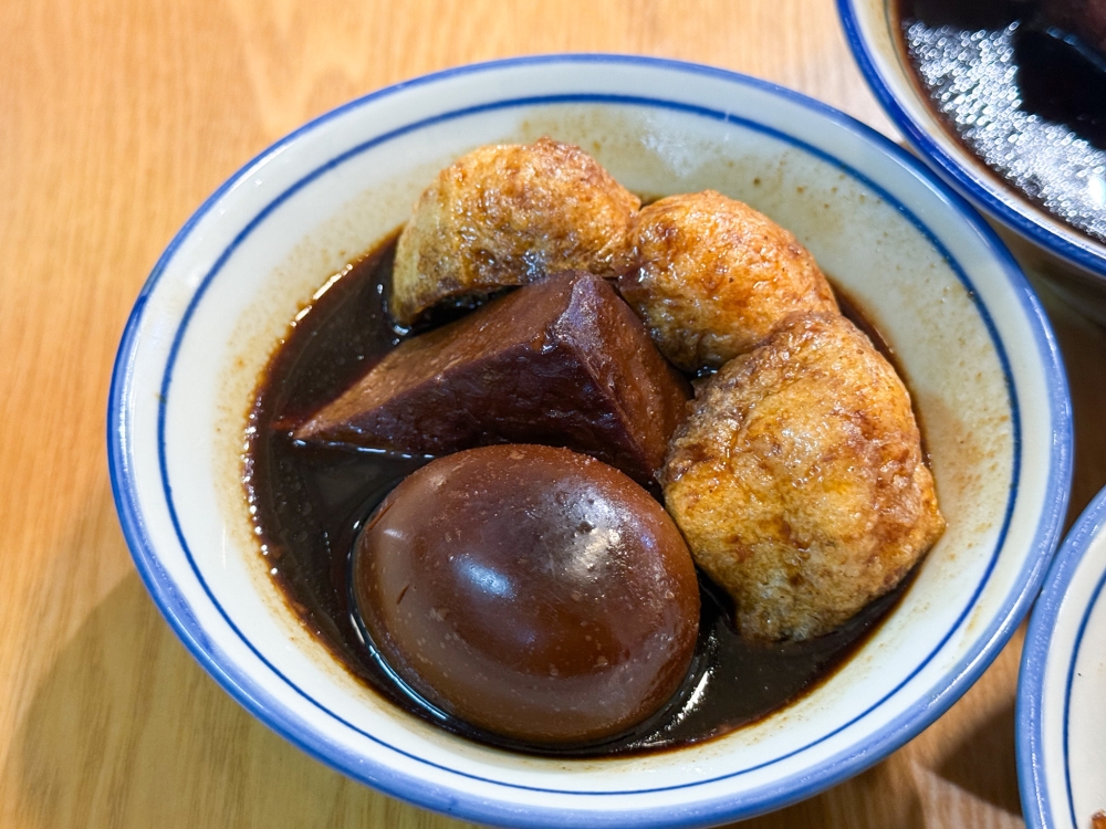 279089 Braised Egg & Tofu & Topok is a meat-free alternative with yam rice. — Picture by Lee Khang Yi