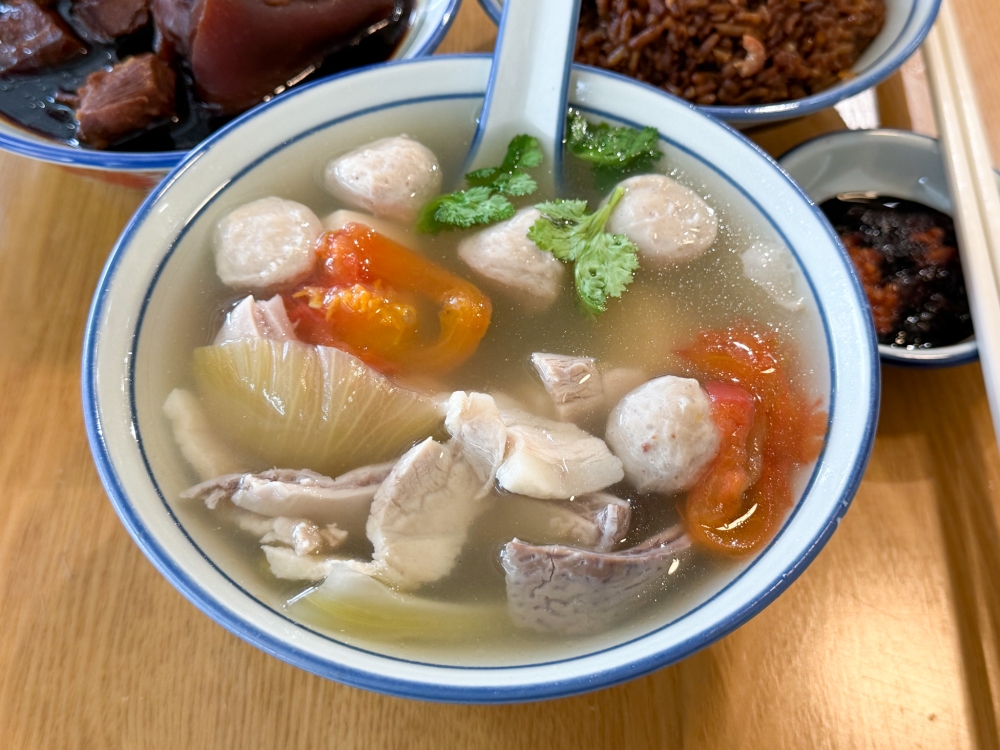279092 Pickled Vege Soup is the best sidekick for the yam rice with its tangy depth from pickled vegetables and tomatoes. — Picture by Lee Khang Yi