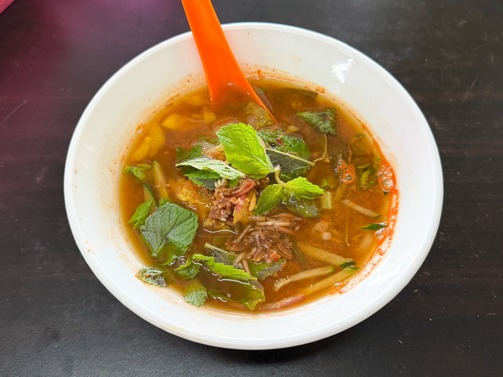Asam Laksa can also be ordered here, a tangy not overly spicy version using fresh tuna fish. — Picture by Lee Khang Yi