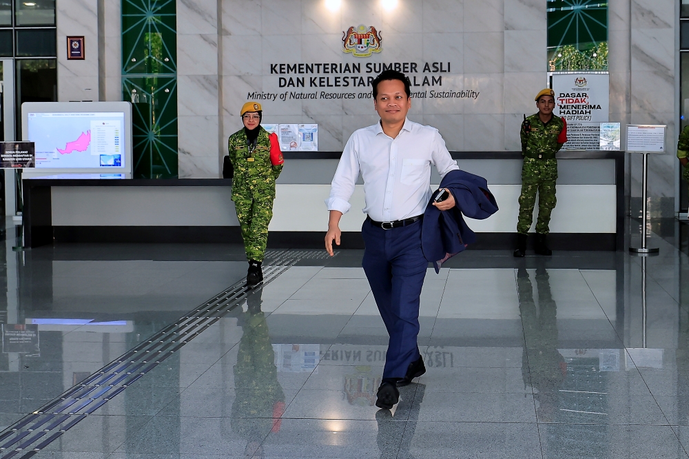 279642 The resignations of Economy Minister Datuk Seri Rafizi Ramli and Natural Resources and Environmental Sustainability Minister Nik Nazmi Nik Ahmad today have been described by analysts as a turning point signalling the need for a Cabinet reshuffle within the Madani government. — Bernama pic