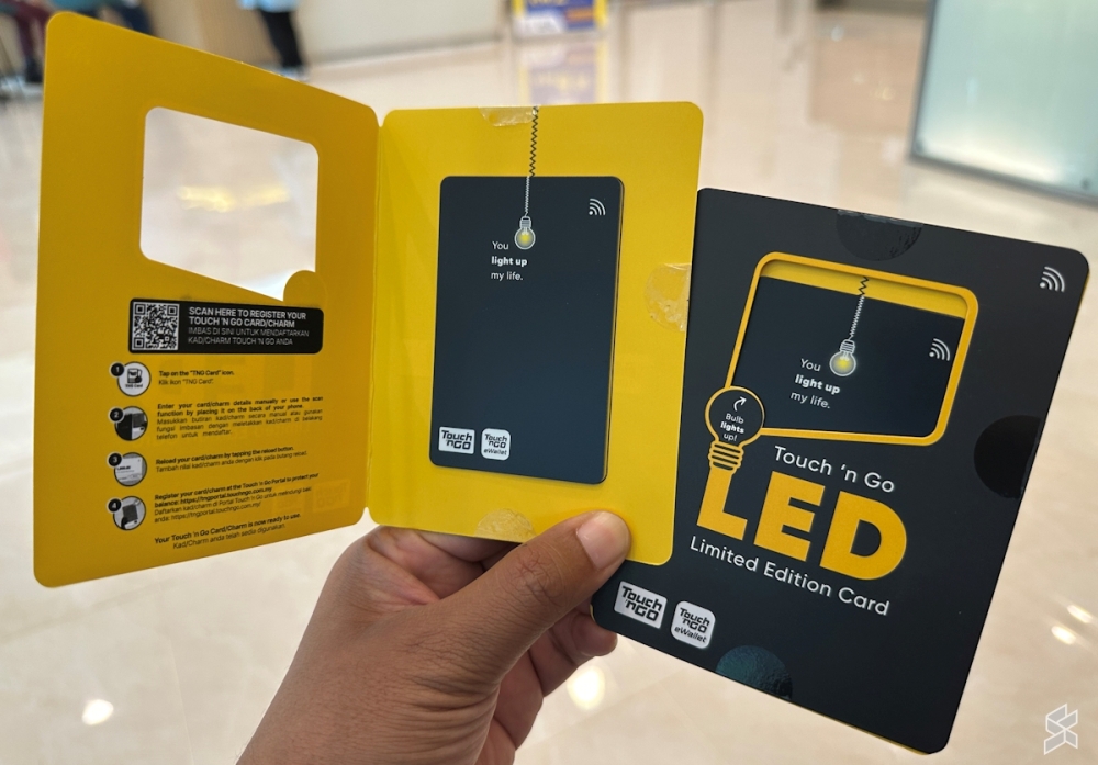 279693 Priced at RM27 per piece, the Touch ‘n Go LED Card can be obtained through TNG’s official Shopee store. — SoyaCincau pic