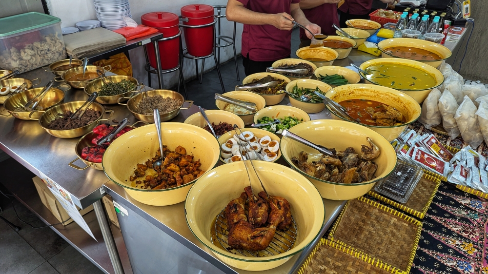 279700 The selection at Warung Soho isn’t huge, but it covers plenty of bases. — Picture by Ethan Lau