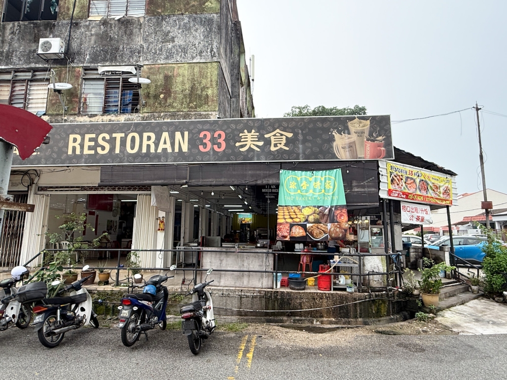 This coffee shop was popular for its economy rice stall and is found just behind Restoran New Pom Pom. — Picture by Lee Khang Yi