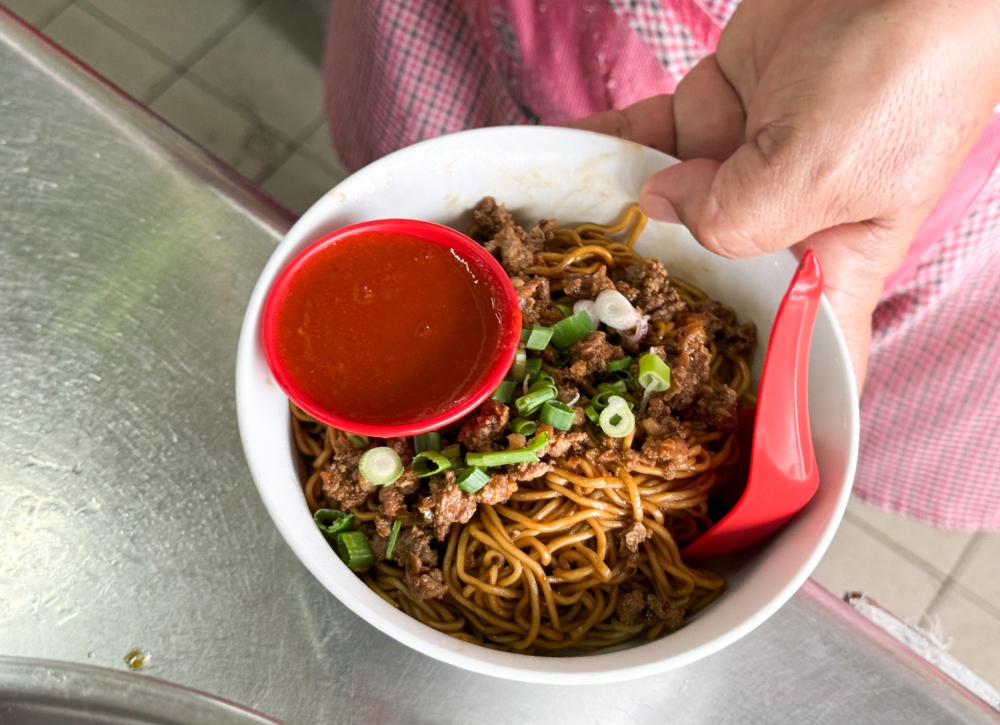 ‘Sang mee’ is the preferred choice for noodles with the regulars. — Picture by Lee Khang Yi