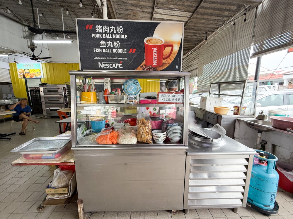 It took me sometime to figure out which stall served the noodles so use this as a reference point. — Picture by Lee Khang Yi