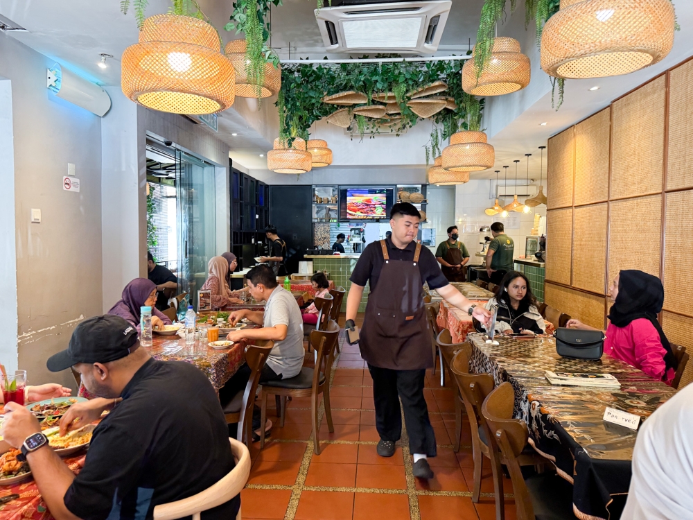 Diners are usually big groups as the food is served family style just like it's done in a 'kampung'. — Picture by Lee Khang Yi
