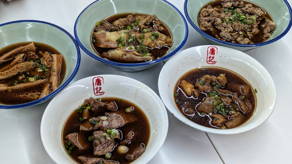 A spread consisting of honeycomb tripe, inside skirt, US sirloin, tendon and short rib (clockwise from left). — Picture by Ethan Lau