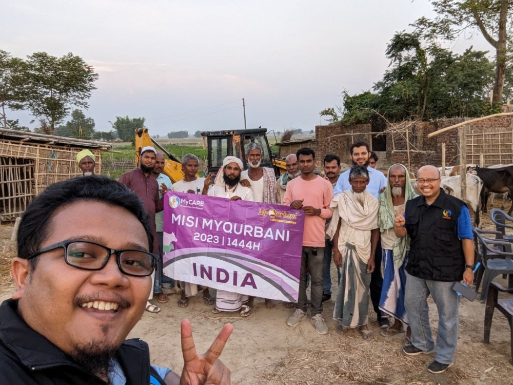 MyQurbani programme supervisor, Muhammad Afiq Zharif Abdul Aziz sharing a selfie with some of the beneficiaries in India. — Picture courtesy of MyCare Malaysia