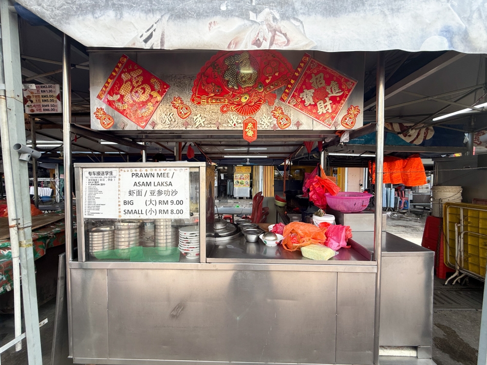 Walk down the lane on the left side of Petron Kepong Baru to find this stall which is in front of Restoran Ping Kee Mee Stall.