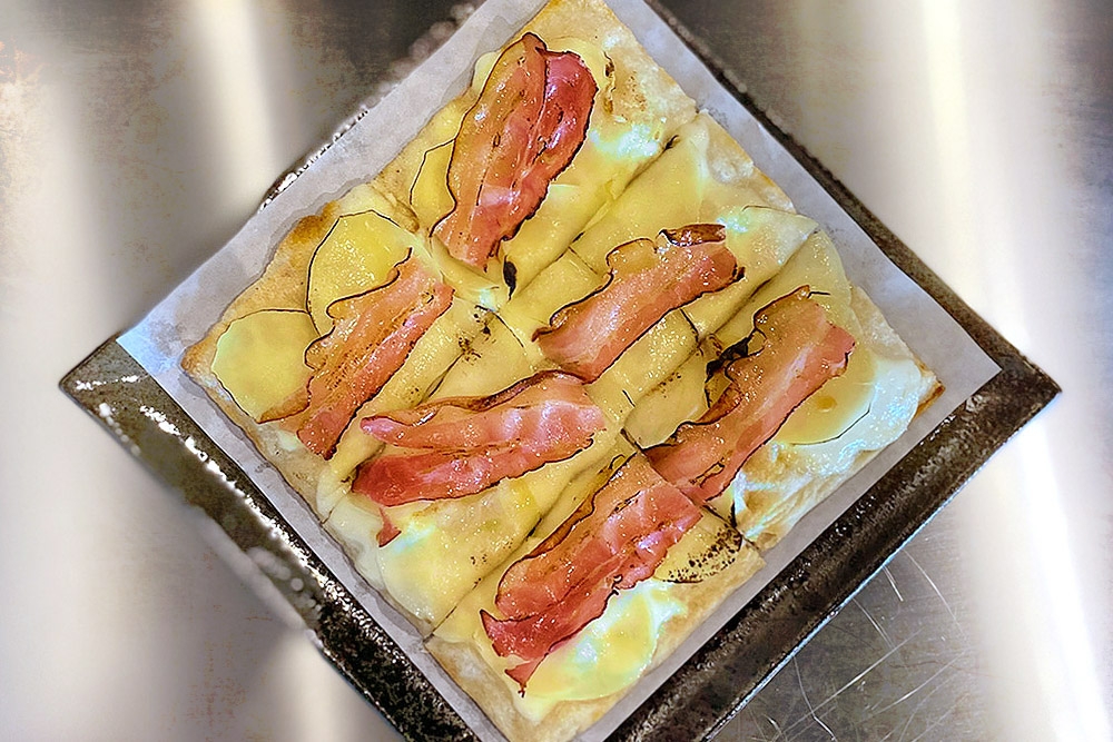 Pizza Fior di Latte, Potato & Pancetta.