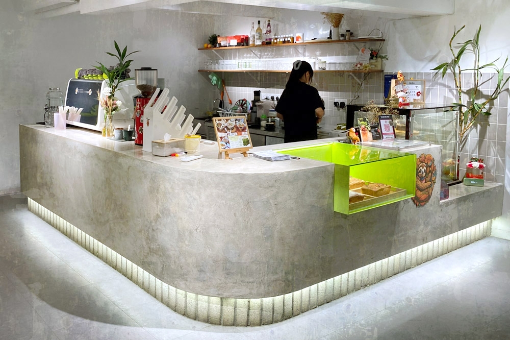 270295-3 Slofee has a casual, minimalist vibe. — Picture by CK Lim