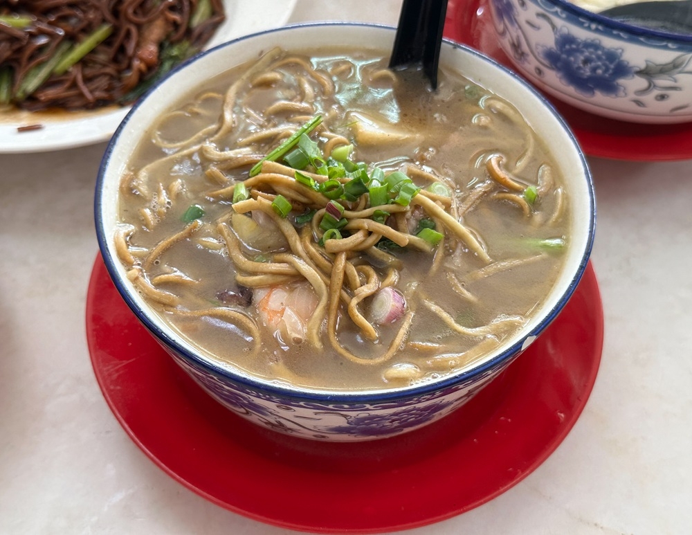 Fuzhou Fried Soup Noodle may sound like a menu mistranslation but it’s literally stir-fried noodles braised in broth. — Picture by Lee Khang Yi