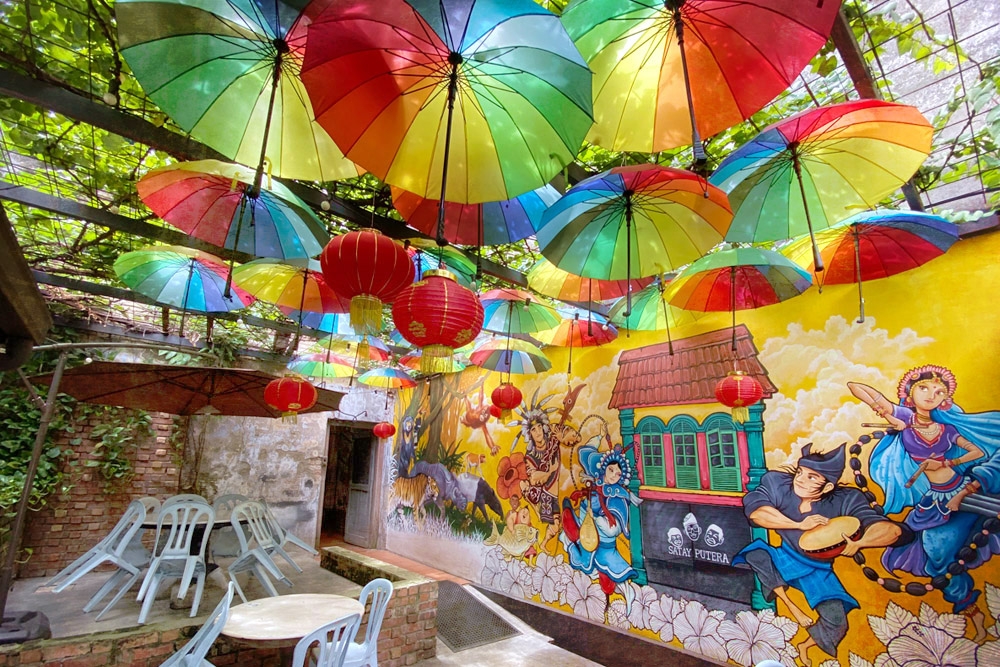 271216-1 The rainbow-hued ‘muhibbah’ mural. — Picture by CK Lim