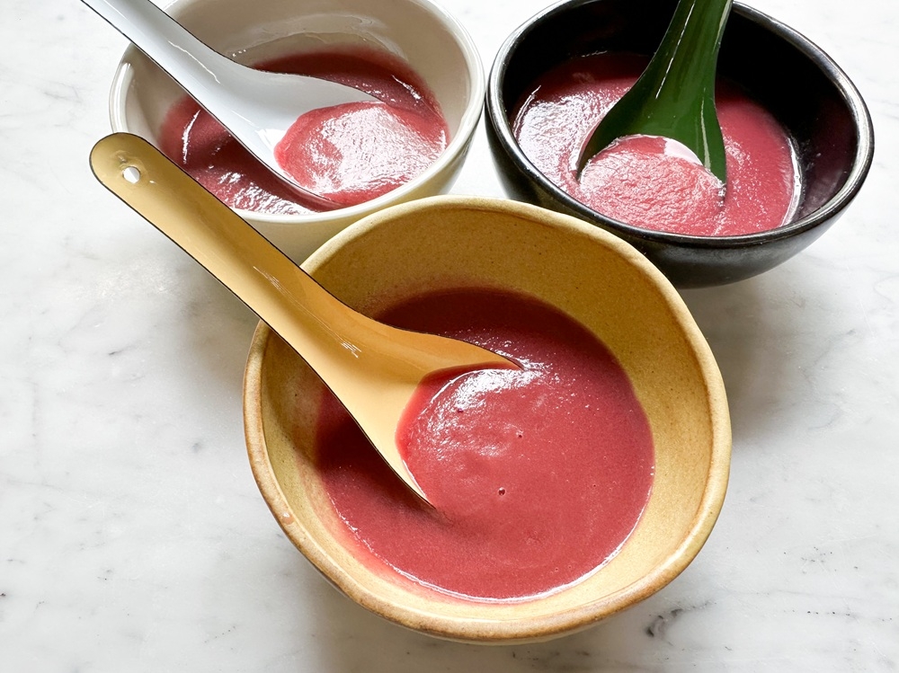 271433-2 Antioxidant rich Beetroot Soup will be the perfect good-for-you booster to start a meal at home. — Picture by Lee Khang Yi