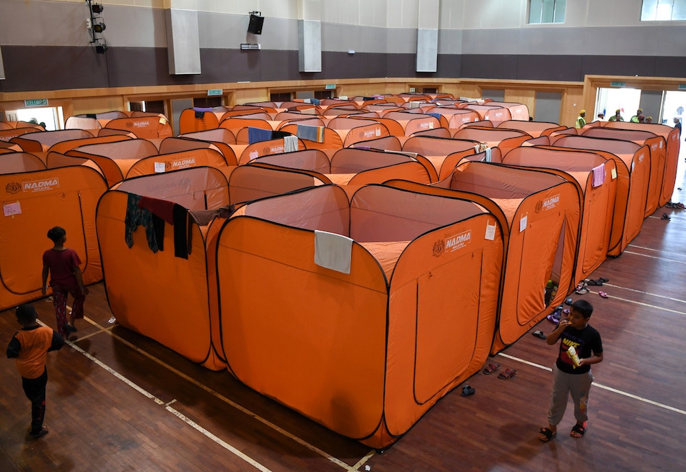 Beaufort District Disaster Management Committee chairman Mohd Nazri Ajun, who is also the Beaufort district officer, declared the Selagon PPK closed at 1pm today. — Bernama file pic