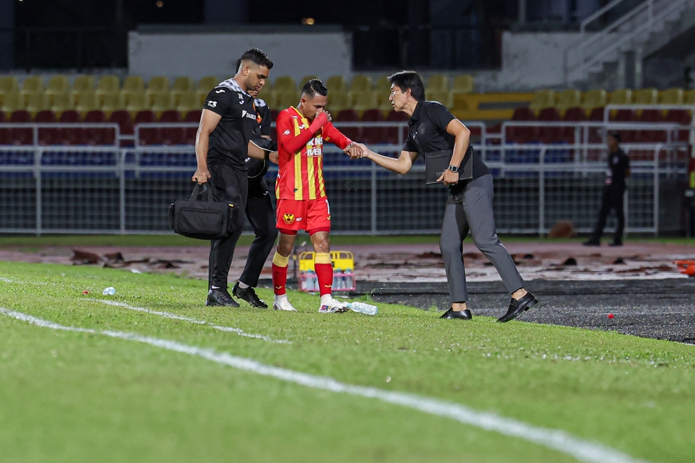 Staff escort Selangor FC winger Mohammad Faisal Abdul Halim (centre) off the field after his nasal bone fractured during the game with PDRM FC at the Petaling Jaya City Council Stadium on April 19, 2025. — Bernama pic