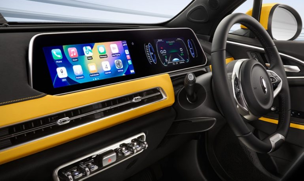 272468 The dual-tone interior in black and yellow. — SoyaCincau pic