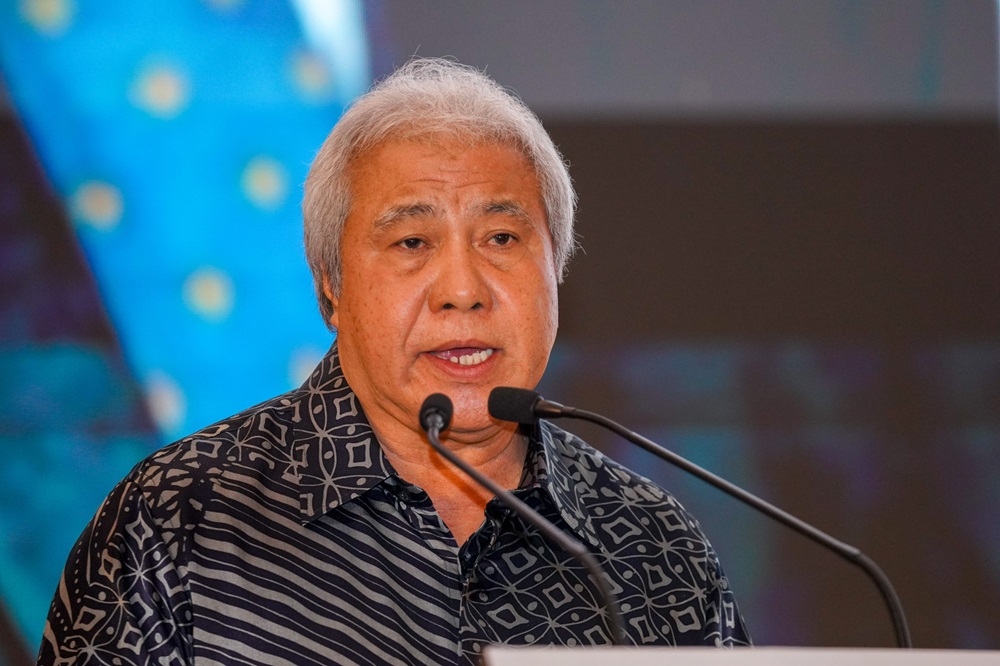 Small and medium enterprises (SMEs) continue to remain the backbone of Sarawak’s economic landscape, said Sarawak Deputy Premier, Datuk Amar Awang Tengah Ali Hasan. — The Borneo Post pic