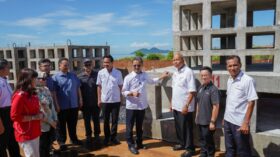 Penang Deputy Chief Minister I and Fishermen Taskforce Committee chairman Datuk Dr Mohamad Abdul Hamid (fourth from right) with PIC chief executive officer Datuk Seri Farizan Darus (third from right) with the artificial reefs behind them. — Pictures courtesy of Silicon Island Development Sdn Bhd