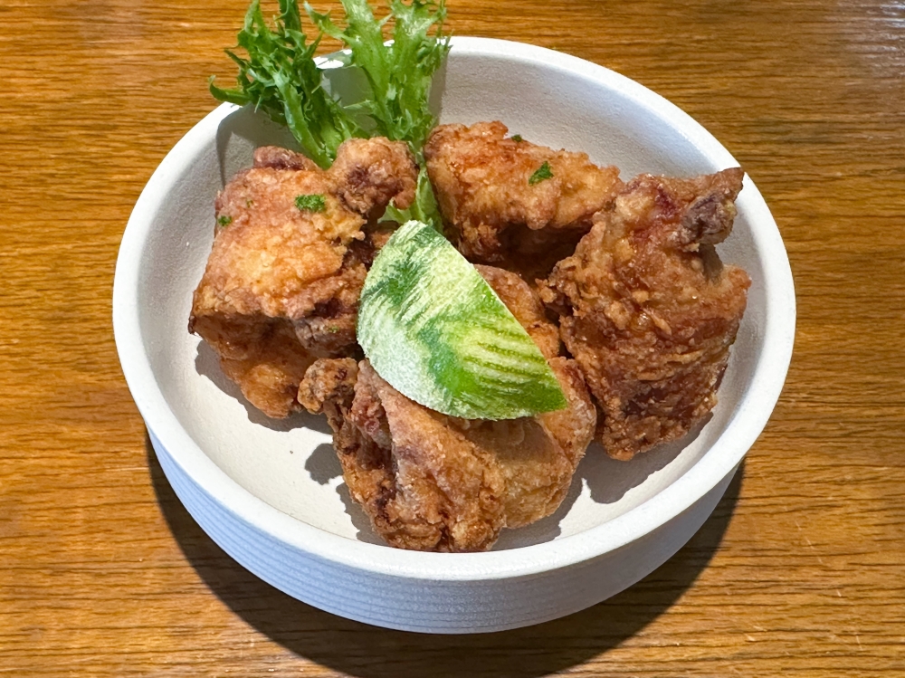 272809 Tori Karaage is skillfully prepared here with juicy meat encased in a crunchy layer. — Picture by Lee Khang Yi