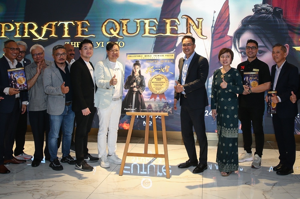 273338-1 National Film Development Corporation (Finas) chairman Datuk Hans Isaac (4th right) attends the launch of the film at TGV KLCC April 24, 2025. — Picture by Yusof Mat Isa