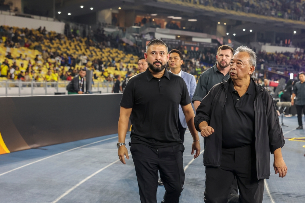 273634 Johor Regent Tunku Mahkota Ismail (left), together with the Tengku Muda of Pahang, Tengku Abdul Rahman Sultan Ahmad Shah, step onto the field during the Malaysia Cup final at the National Stadium Bukit Jalil in Kuala Lumpur on April 26, 2025. — Bernama pic