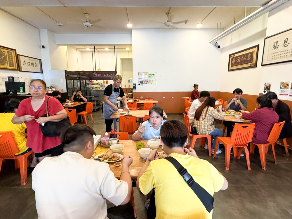 273754 The dining area gets crowded during lunch time. — Picture by Lee Khang Yi