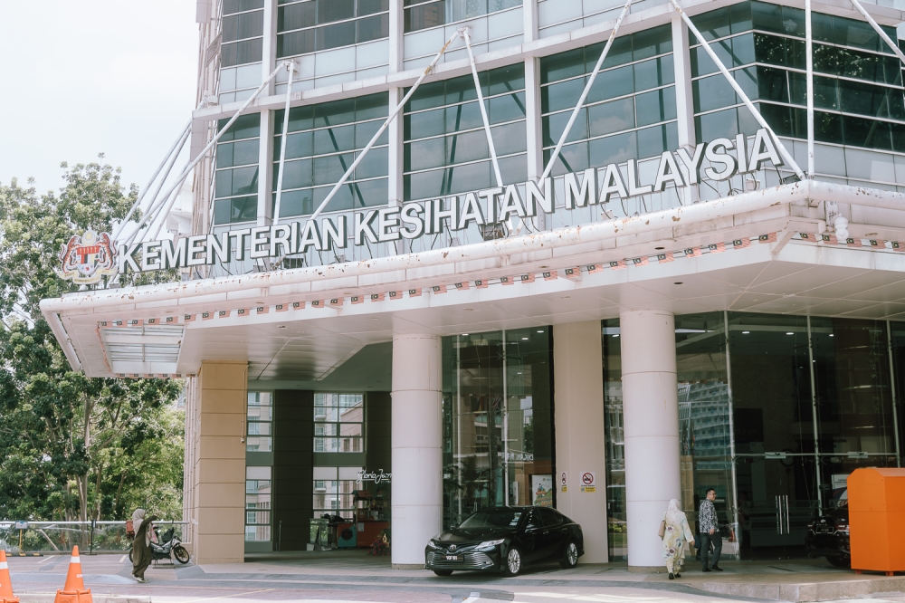 274433-1 Starting today, the Ministry of Health made it official: drug prices must now be publicly displayed in every private hospital and GP clinic. — Picture by Raymond Manuel