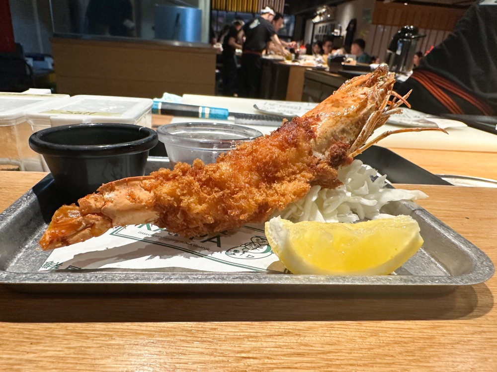 274576 Jumbo Tiger Prawn Fry combines bouncy prawn covered with a crunchy crumb. — Picture by Lee Khang Yi