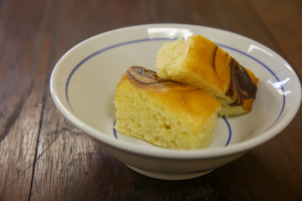 275858 Marble butter cake, made with lard, at Ah Gan. — Picture by Choo Choy May