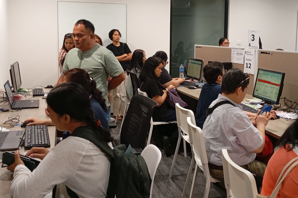 276014 In this picture taken on May 4, 2025, overseas Filipino workers cast their votes online at the Philippine Consulate in Hong Kong. — AFP pic