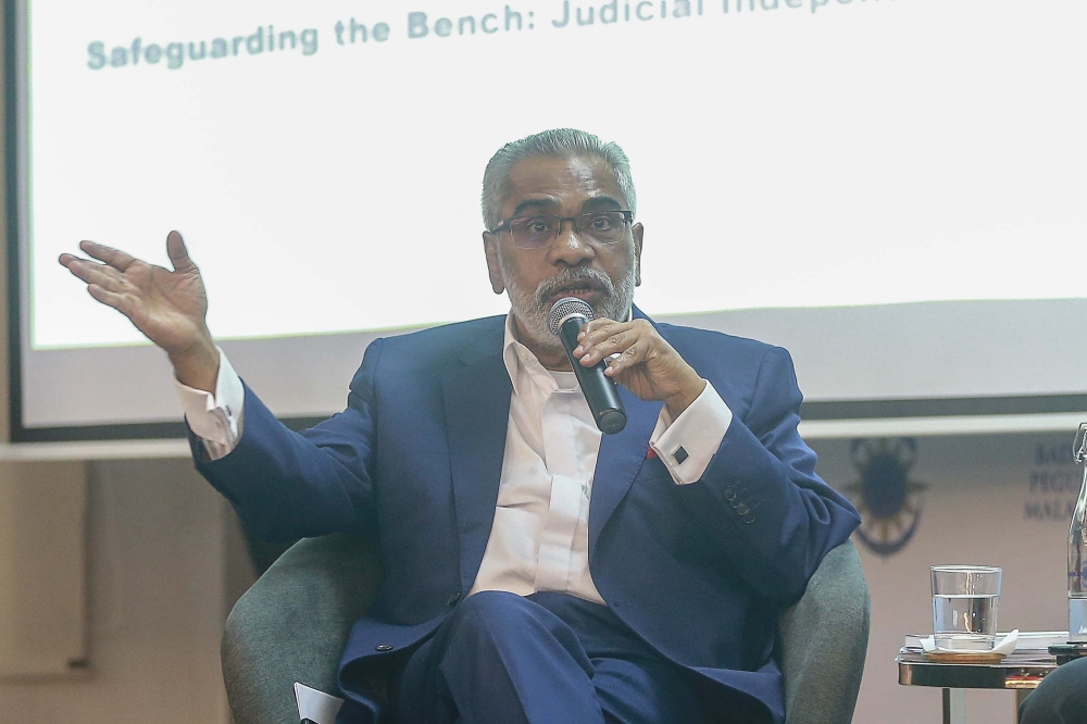 276214 Co-chairperson of Bar Council Civil Law and Law Reform Committee Datuk Seri M. Ramachelvam addresses the floor during the Judicial Independence in Malaysia Forum in Kuala Lumpur May 10, 2025. — Picture by Sayuti Zainudin