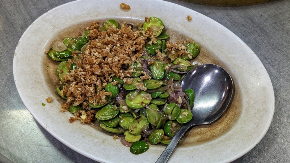 276240 Fans of ‘petai’ will enjoy this interesting combination with lots of crunchy ‘choy poh’. — Picture by Ethan Lau