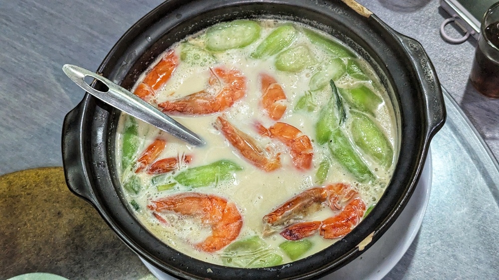 276244 ‘Claypot prawn soup’ is a soy milk-based broth with fresh prawns, luffa gourd and glass noodles. — Picture by Ethan Lau