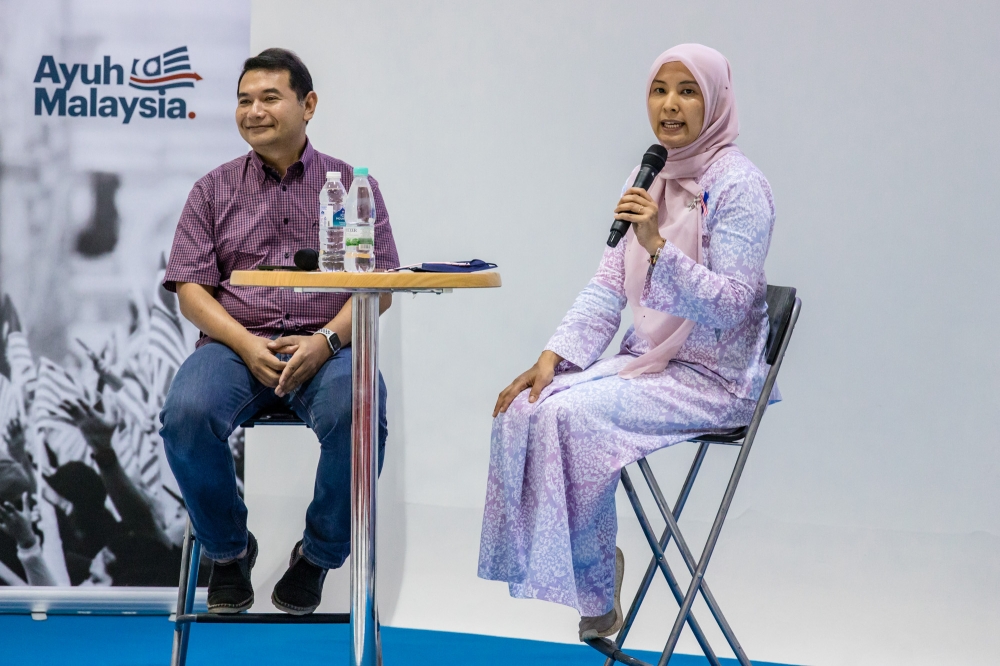 276270-1 Rafizi Ramli and Nurul Izzah Anwar are set to face off in PKR's upcoming deputy presidency contest. — Picture by Firdaus Latif
