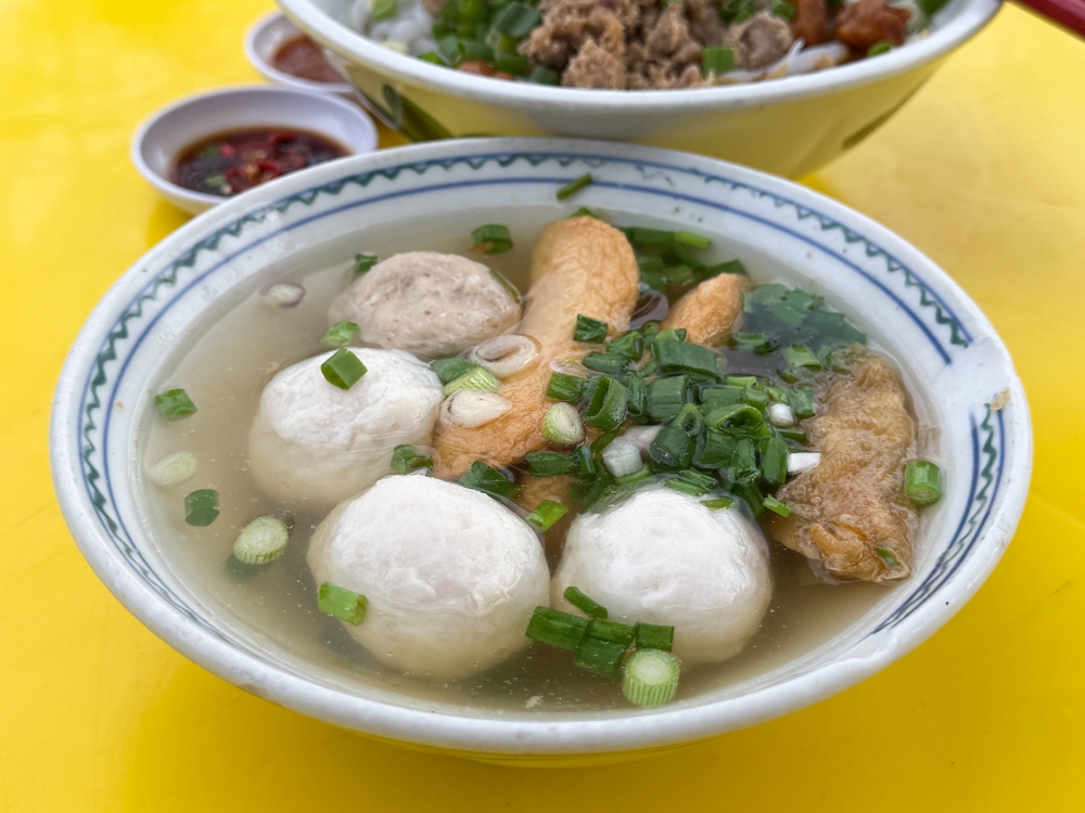 276409 It's the best combination with those soft fish balls made with sea eel and yellowtail fish, pork ball, 'fuchuk' and fish cake — Picture by Lee Khang Yi