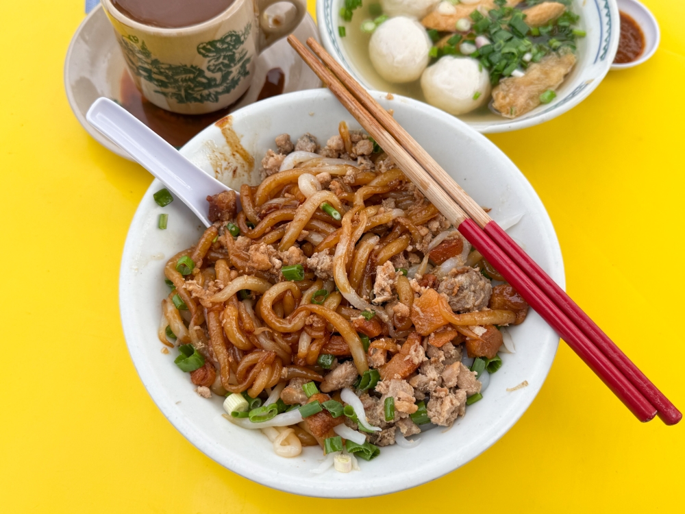 276410 Combine the dark sauce with the topping and your noodles for a super satisfying bowl to kickstart your morning — Picture by Lee Khang Yi