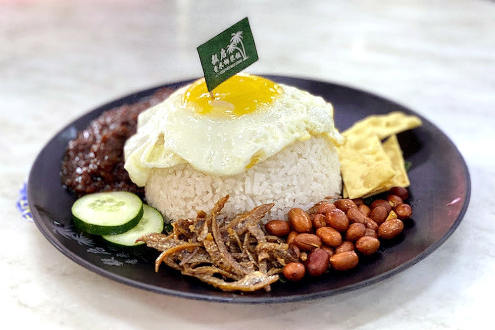 276568 The basic ‘nasi lemak’.